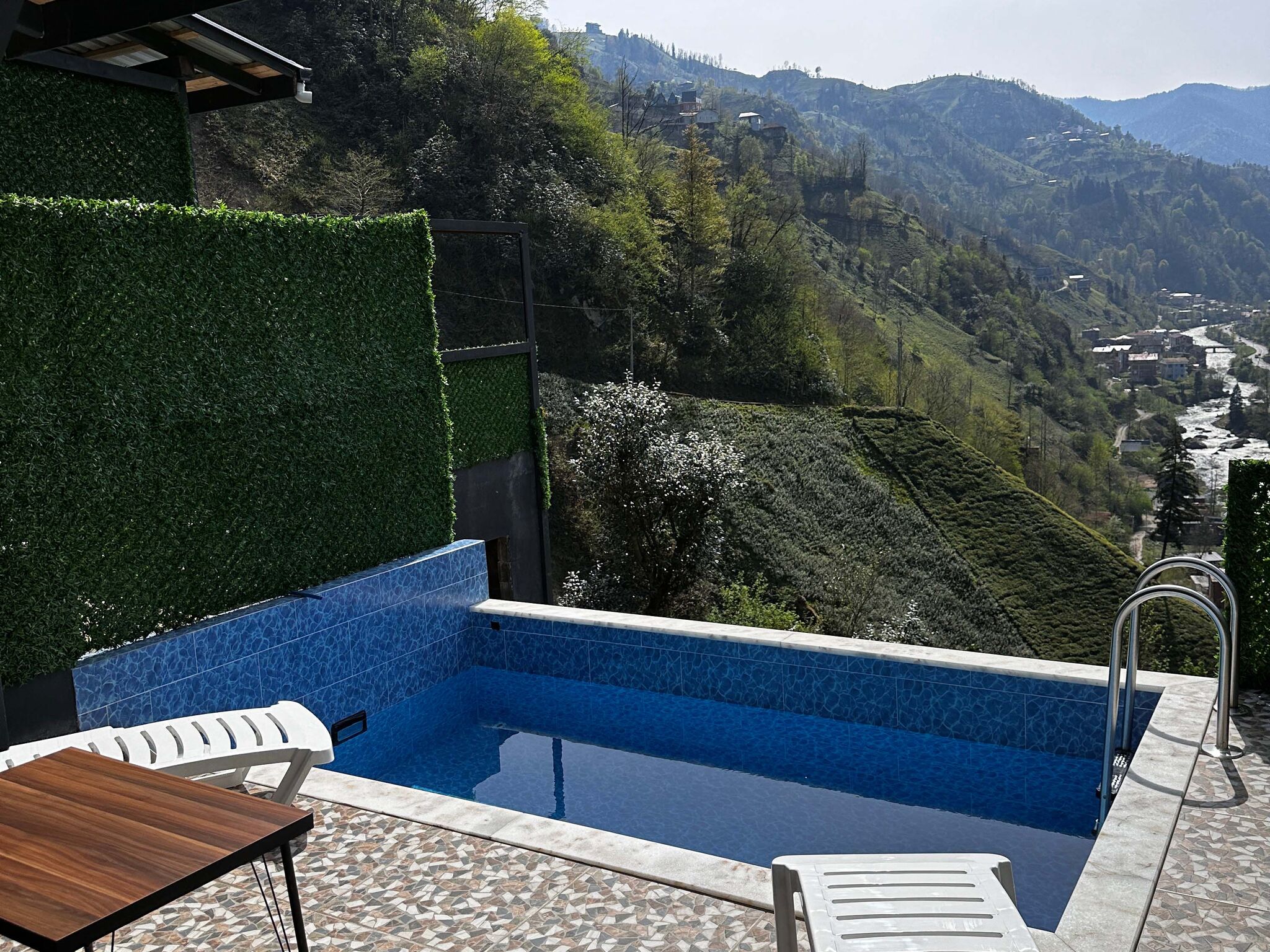 Vadi Manzaralı Özel Havuzlu Bungalov