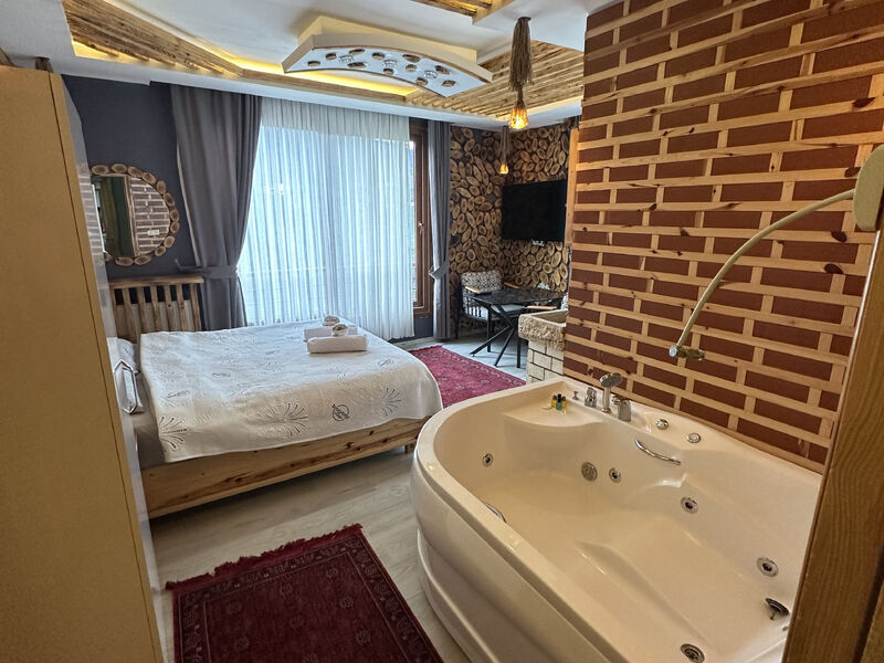 Çamlıhemşin Jakuzili ve Manzaralı Balayı Oteli